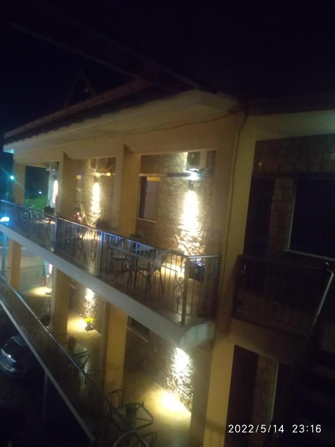 Xenonas Platia Appartement Káto Loutrákion Buitenkant foto