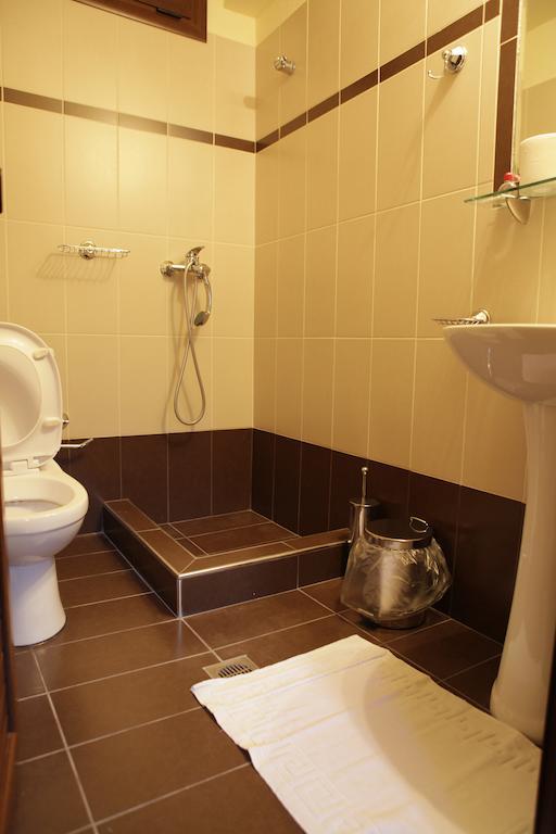 Xenonas Platia Appartement Káto Loutrákion Buitenkant foto
