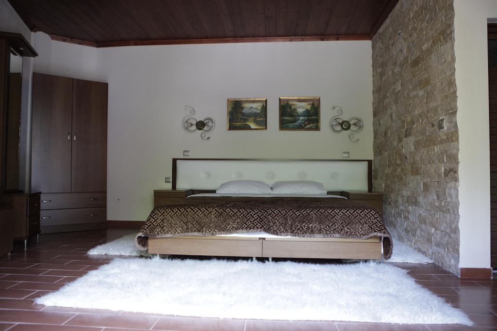 Xenonas Platia Appartement Káto Loutrákion Buitenkant foto
